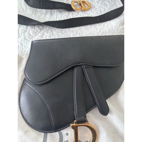 CHRISTIAN DIOR
Calfskin Saddle Belt Bag Black - Picture 6 of 9